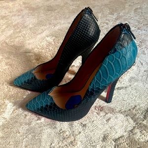 Betsey Johnson Teal and Black Pumps (6.5)